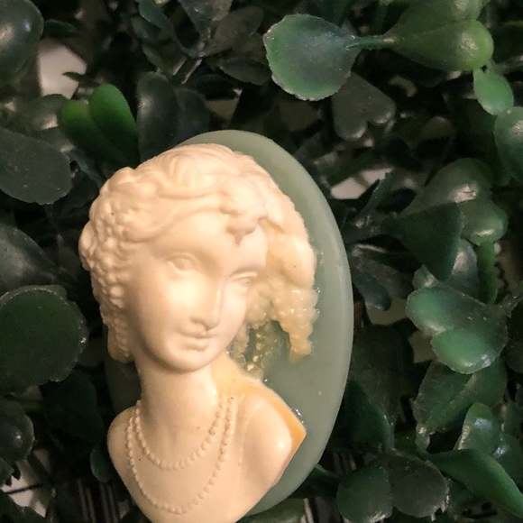 Vintage Jewelry - 🦋🌳Victorian Lady Cameo Vintage Ring